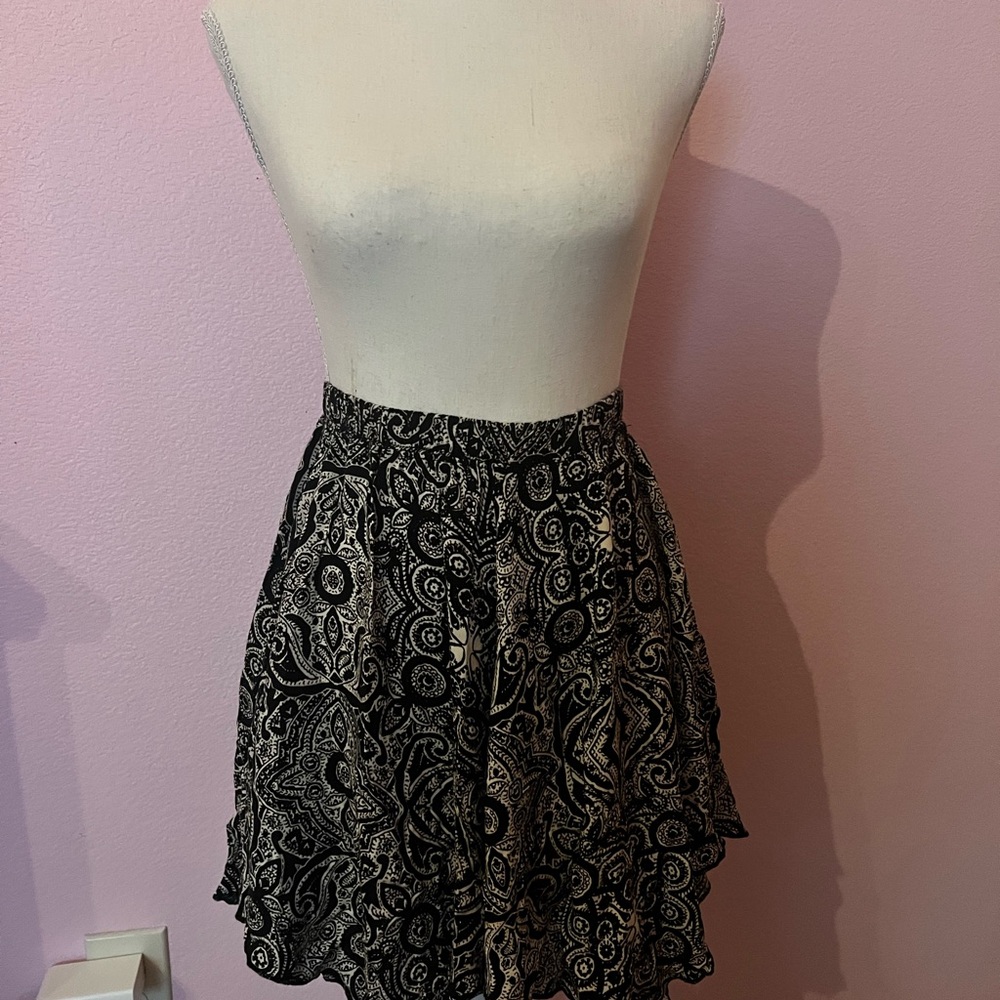 Abercrombie & Fitch Black and White Ruffled Mini Skirt Size XS